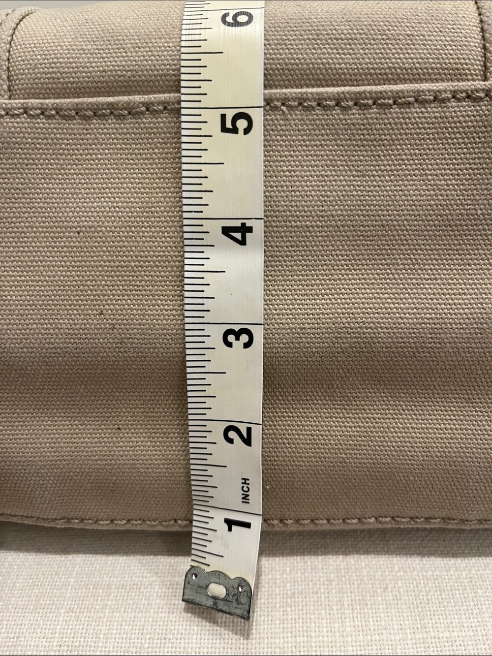 Marc Jacobs The Tote Bag Beige with Black Strap-Zipper Enclosure-Medium-Travel - Picture 11 of 12